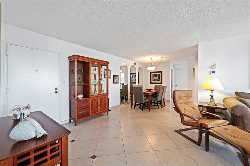 Image 14 of 30 For 2841 Ocean Blvd  1103