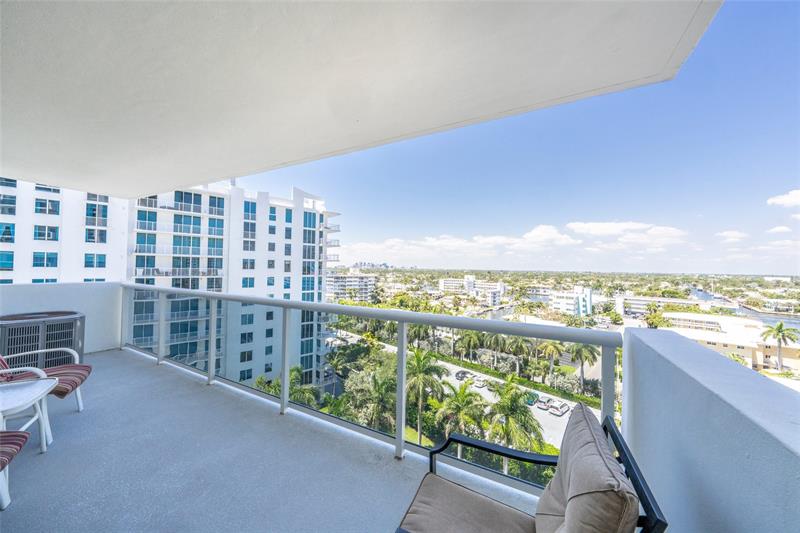 Image 26 of 30 For 2841 Ocean Blvd  1103
