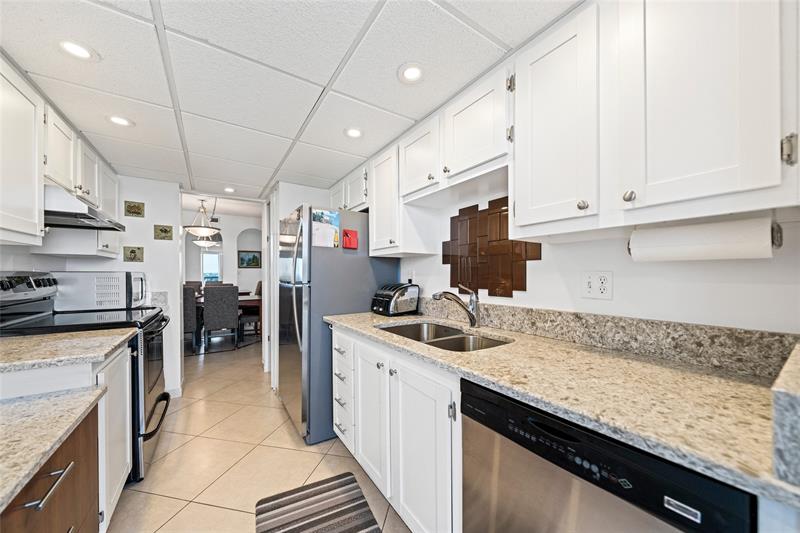 Image 9 of 30 For 2841 Ocean Blvd  1103