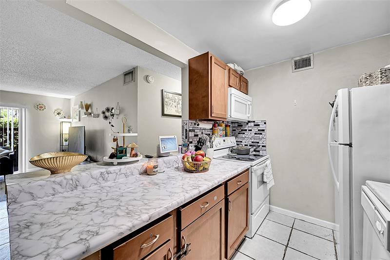 Image 13 of 26 For 11607 29th St  3b