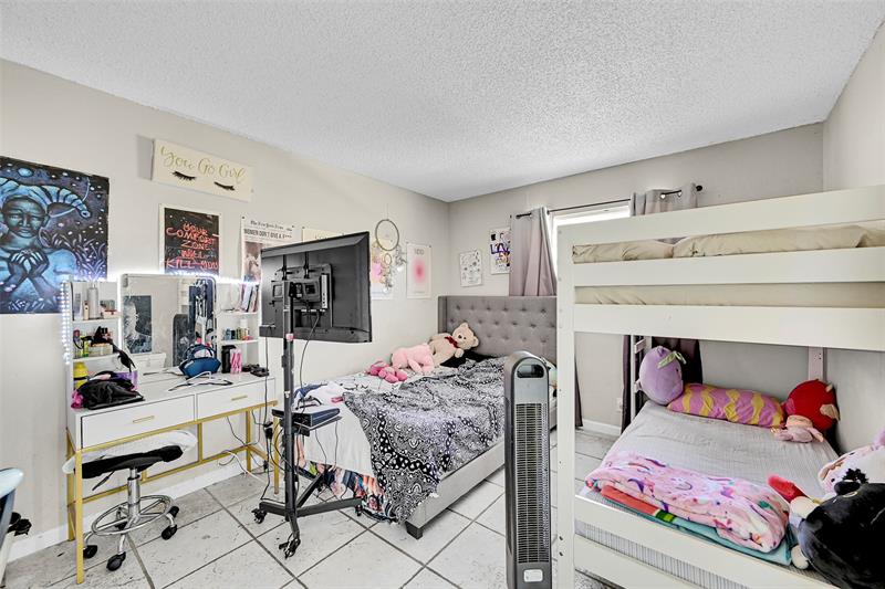 Image 16 of 26 For 11607 29th St  3b