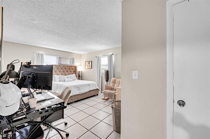 Image 18 of 26 For 11607 29th St  3b