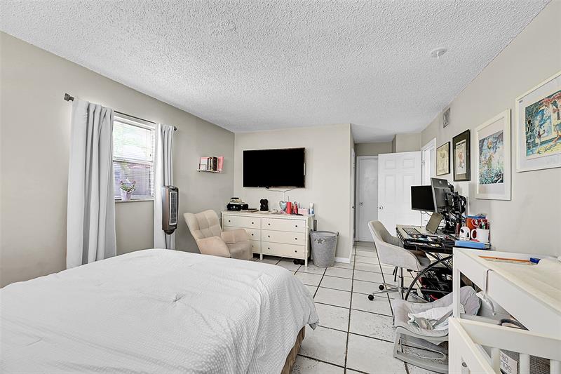 Image 19 of 26 For 11607 29th St  3b