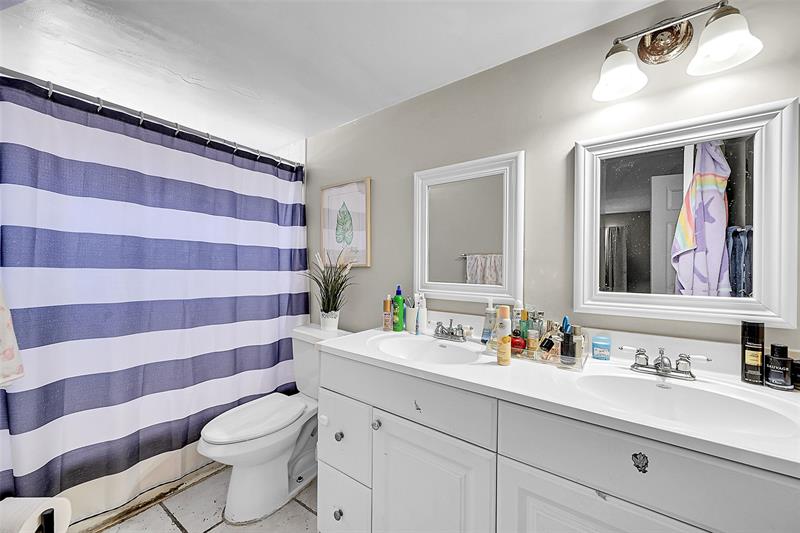 Image 21 of 26 For 11607 29th St  3b