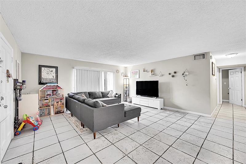 Image 6 of 26 For 11607 29th St  3b