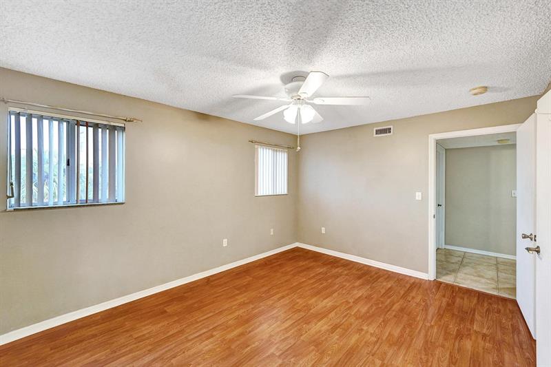Image 10 of 58 For 9470 Tangerine Pl  301