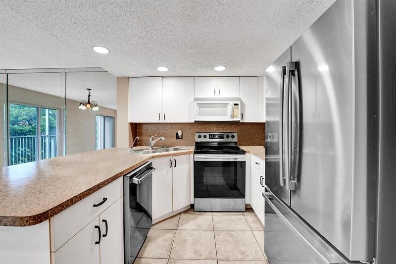 Image 25 of 58 For 9470 Tangerine Pl  301