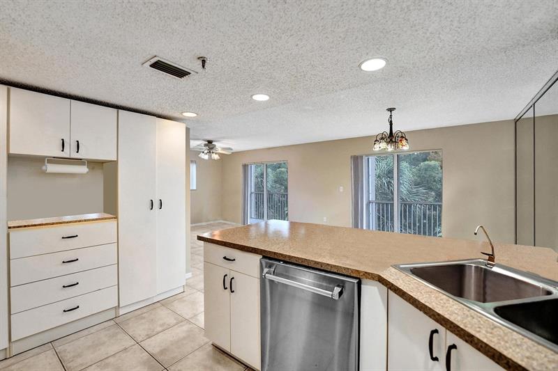 Image 30 of 58 For 9470 Tangerine Pl  301