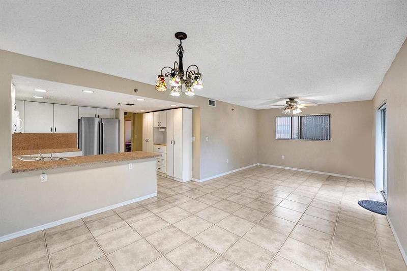 Image 31 of 58 For 9470 Tangerine Pl  301