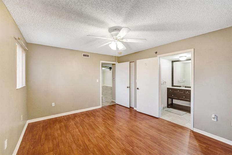 Image 9 of 58 For 9470 Tangerine Pl  301