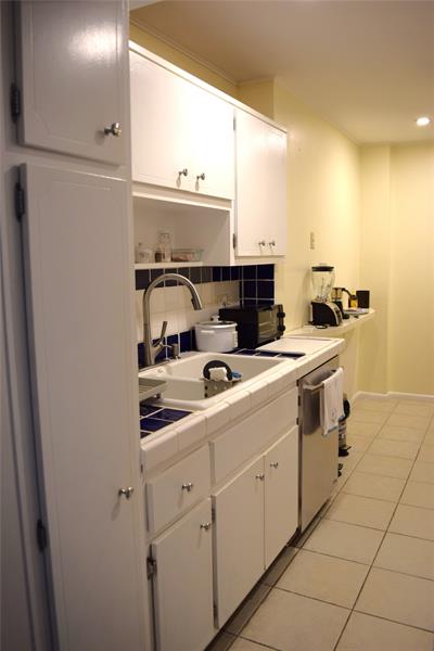 Image 4 of 26 For 4400 Hillcrest Dr  605a