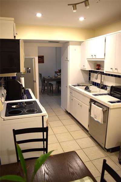 Image 7 of 26 For 4400 Hillcrest Dr  605a