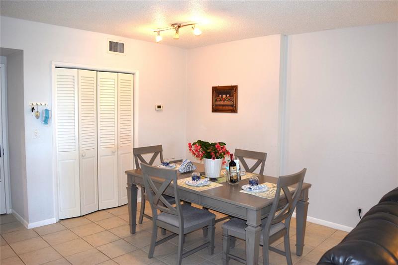 Image 8 of 26 For 4400 Hillcrest Dr  605a
