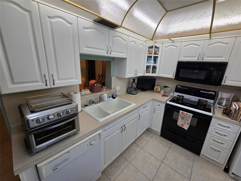 Image 9 of 34 For 2803 Victoria Way  L3