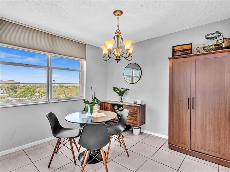 Image 11 of 50 For 1625 10th Ave  409