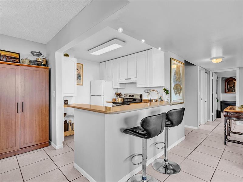 Image 12 of 50 For 1625 10th Ave  409