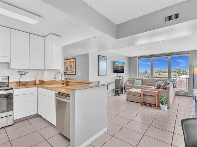 Image 14 of 50 For 1625 10th Ave  409