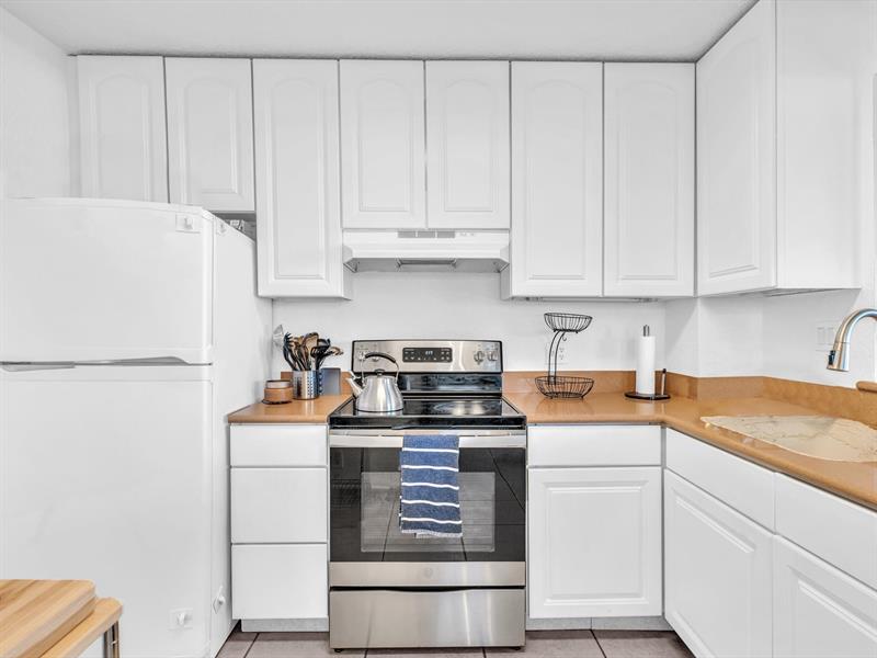 Image 15 of 50 For 1625 10th Ave  409