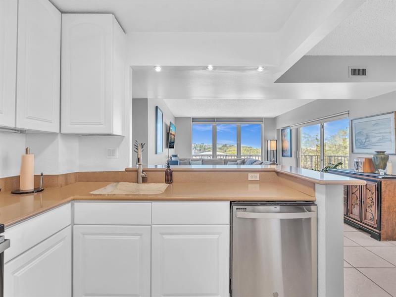 Image 16 of 50 For 1625 10th Ave  409