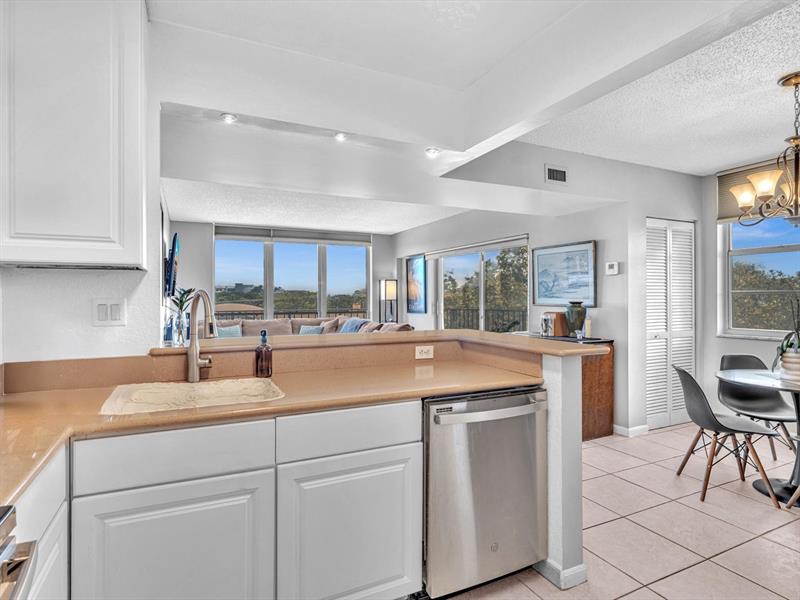 Image 17 of 50 For 1625 10th Ave  409