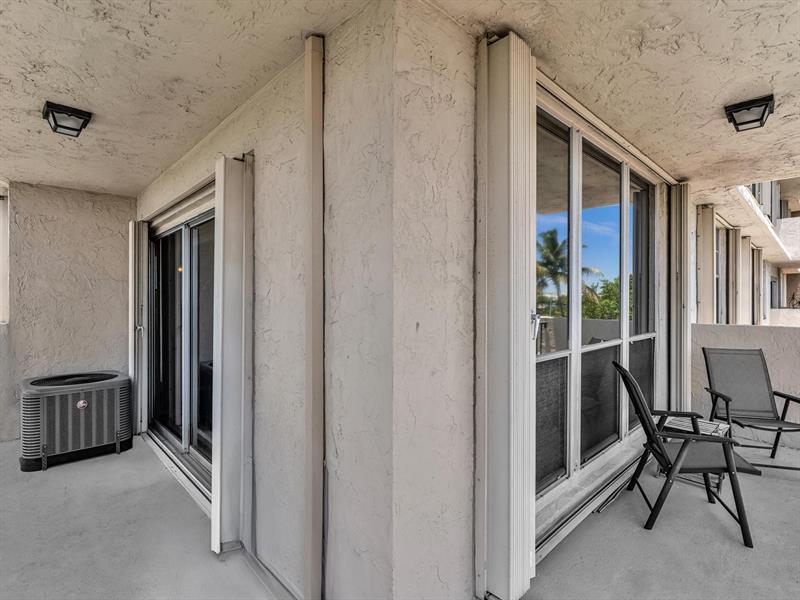 Image 21 of 50 For 1625 10th Ave  409