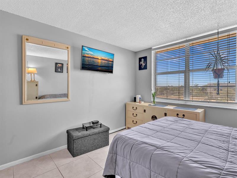 Image 24 of 50 For 1625 10th Ave  409