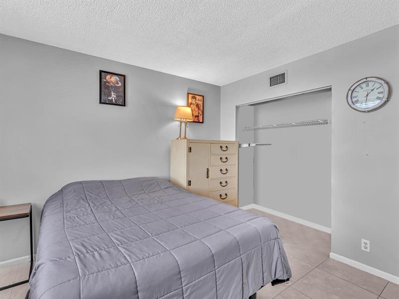 Image 25 of 50 For 1625 10th Ave  409