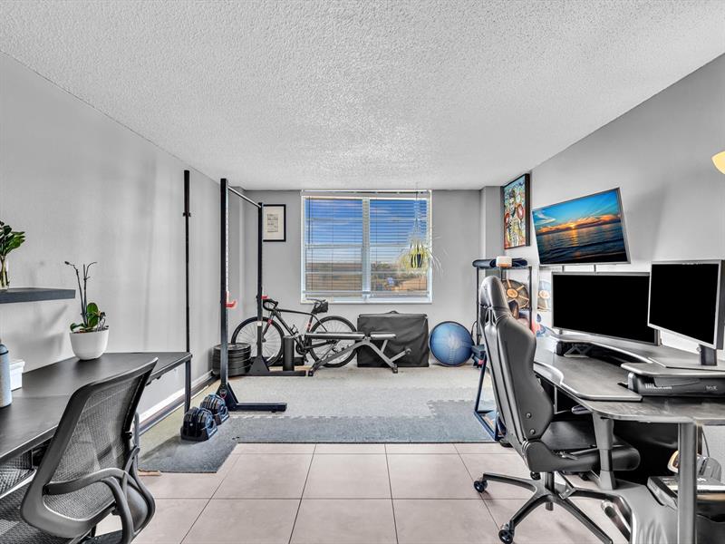 Image 28 of 50 For 1625 10th Ave  409
