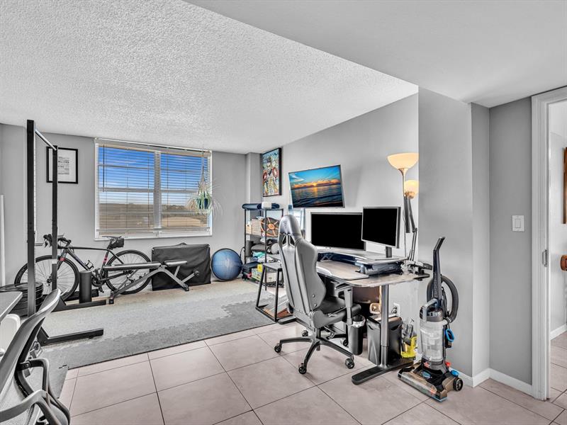 Image 29 of 50 For 1625 10th Ave  409