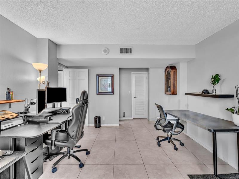 Image 30 of 50 For 1625 10th Ave  409