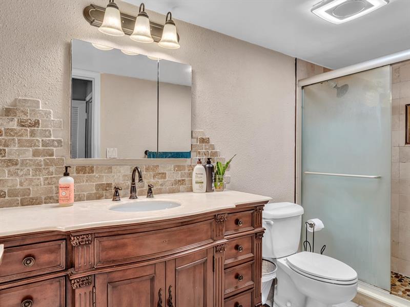 Image 32 of 50 For 1625 10th Ave  409