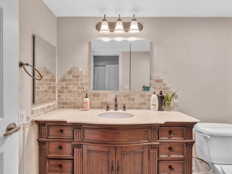Image 33 of 50 For 1625 10th Ave  409