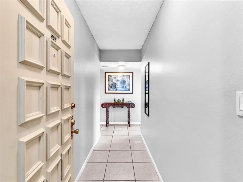 Image 4 of 50 For 1625 10th Ave  409