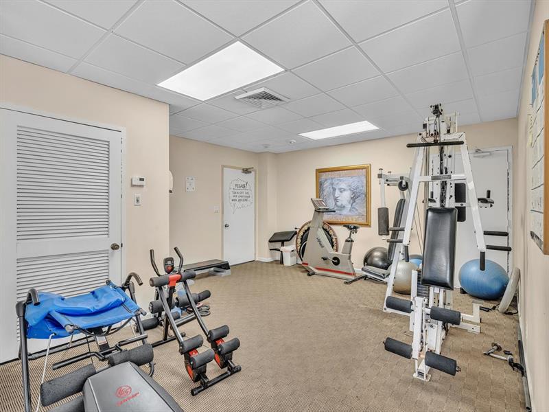 Image 44 of 50 For 1625 10th Ave  409