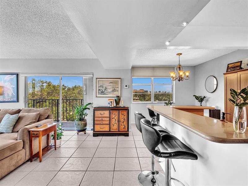 Image 5 of 50 For 1625 10th Ave  409