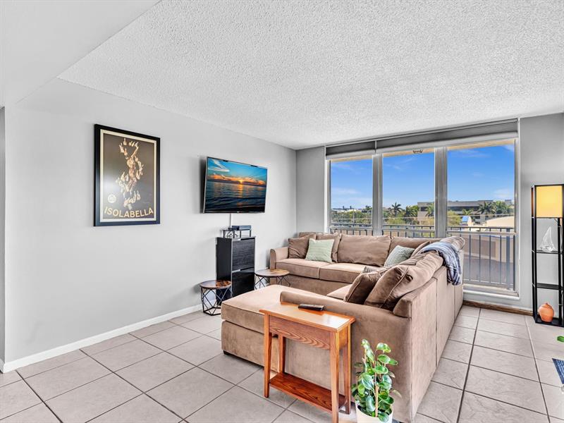 Image 7 of 50 For 1625 10th Ave  409
