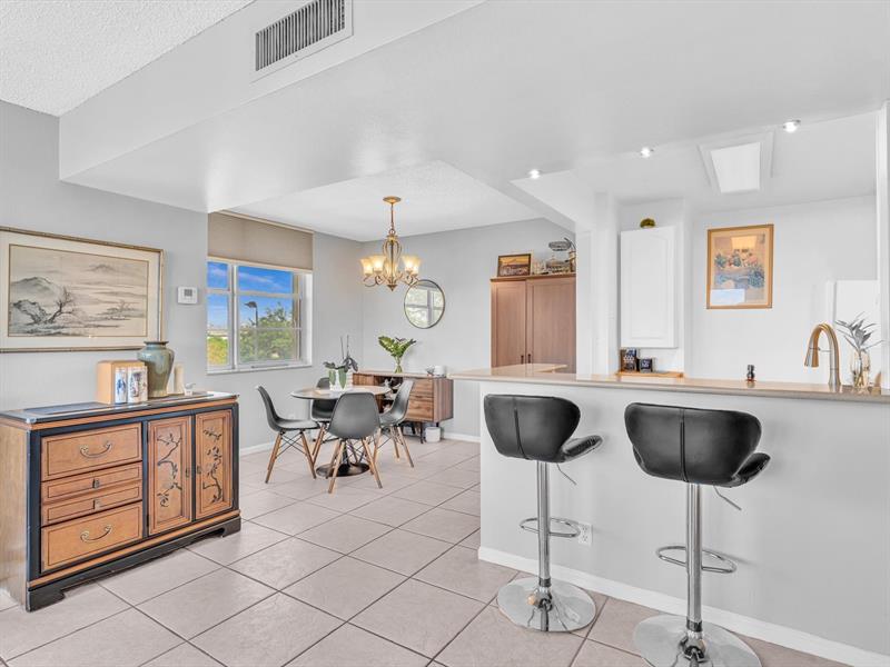 Image 9 of 50 For 1625 10th Ave  409