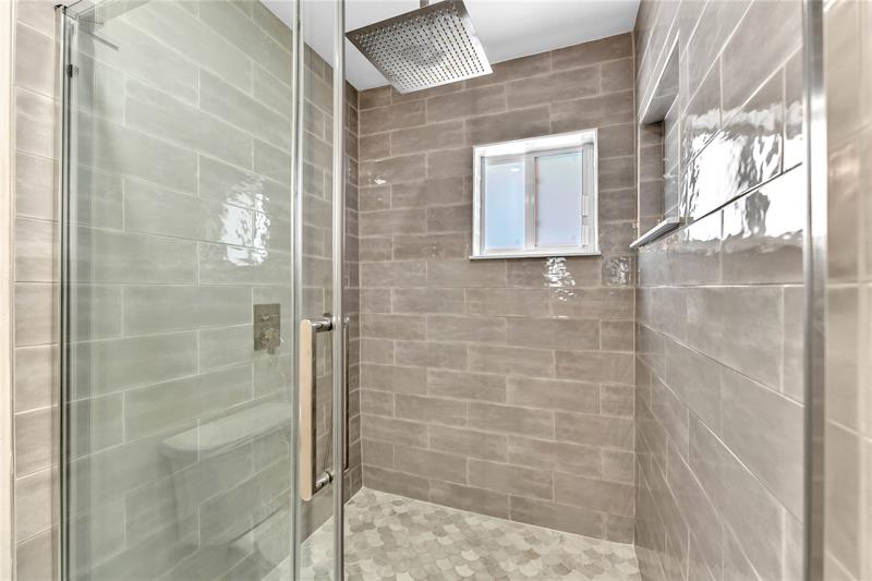 Image 15 of 34 For 6911 83rd Ct