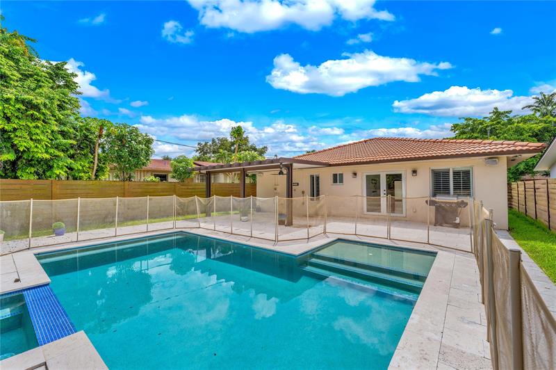 Image 21 of 34 For 6911 83rd Ct