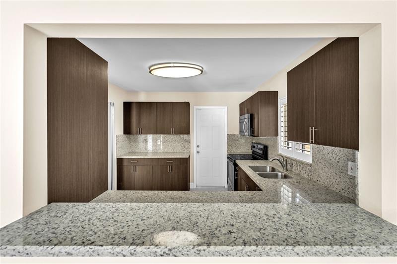 Image 7 of 34 For 6911 83rd Ct