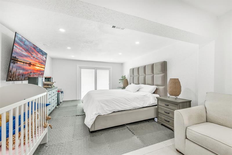 Image 11 of 33 For 2810 Riverland Rd