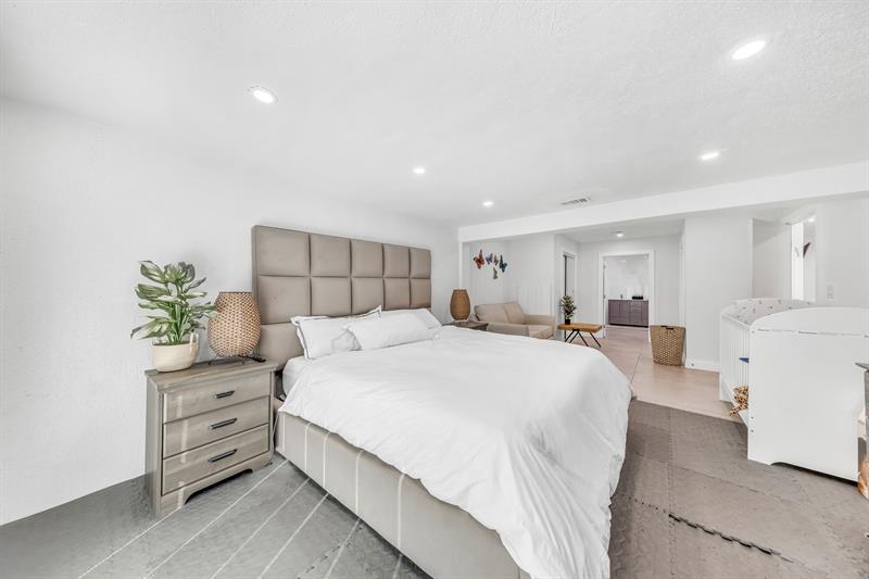 Image 12 of 33 For 2810 Riverland Rd