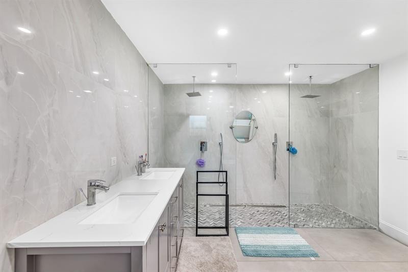 Image 15 of 33 For 2810 Riverland Rd