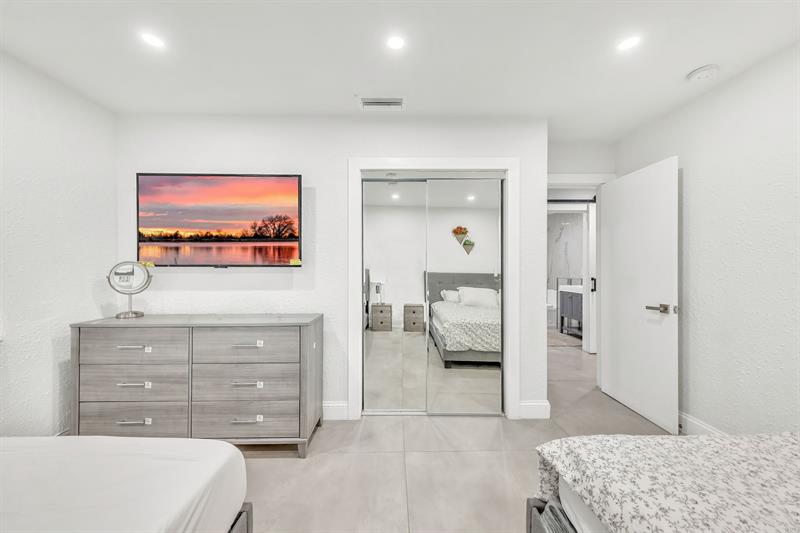 Image 17 of 33 For 2810 Riverland Rd
