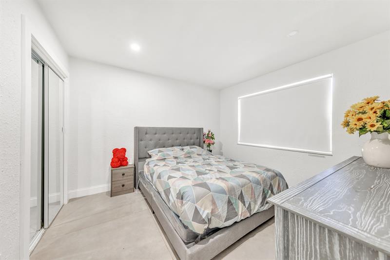 Image 20 of 33 For 2810 Riverland Rd