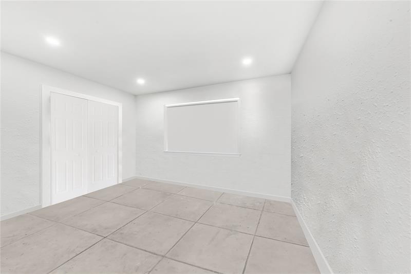 Image 22 of 33 For 2810 Riverland Rd
