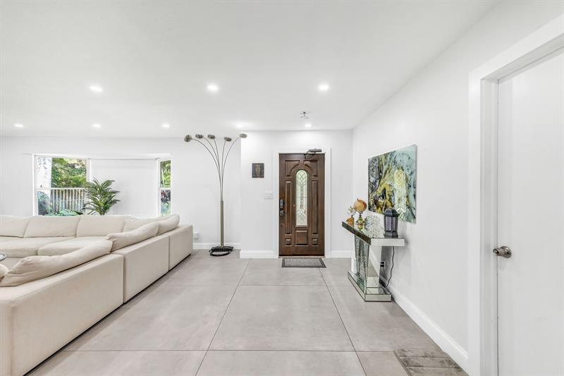 Image 5 of 33 For 2810 Riverland Rd