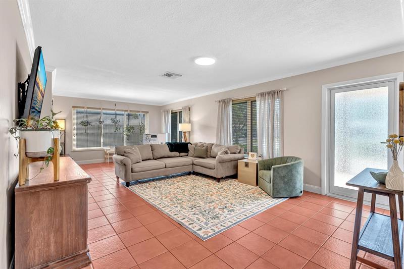 Image 13 of 57 For 1311 42nd St