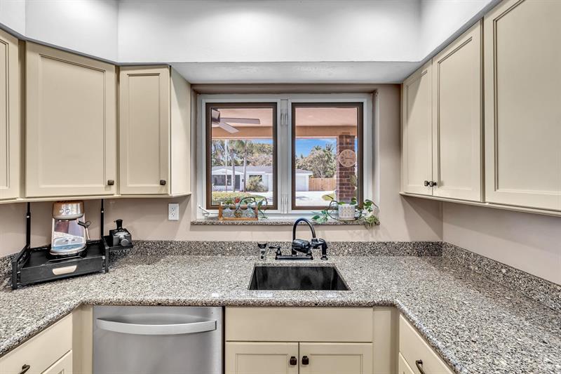Image 23 of 57 For 1311 42nd St