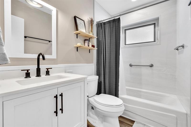 Image 32 of 57 For 1311 42nd St